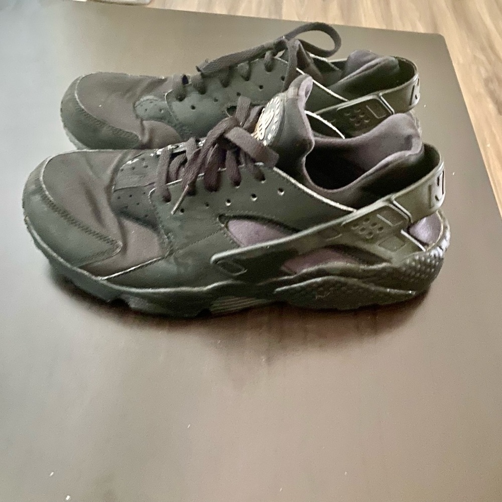 Nike Air Huarache shoe for Men.:9.5